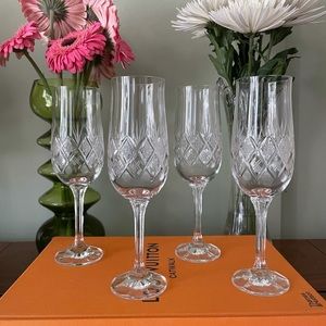 4 champagne flutes